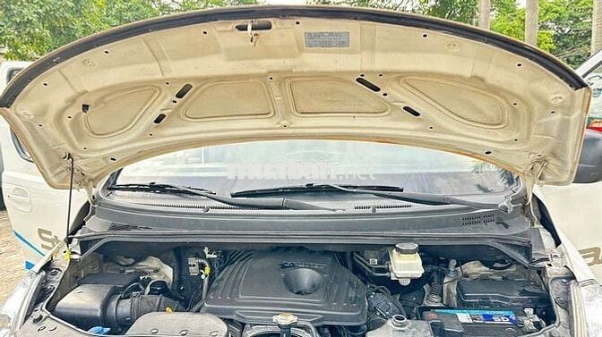 Hyundai Starex tải van 2015 số sàn Trắng