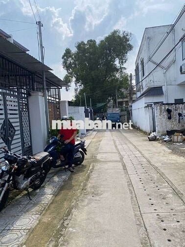 Nhà mặt tiền hẻm Lê Hồng Phong gần ĐH Thủ Dầu Một, giá 11 triệu/tháng