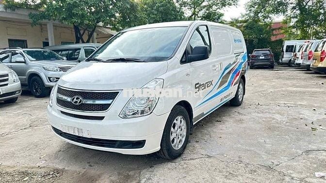 Hyundai Starex tải van 2015 số sàn Trắng