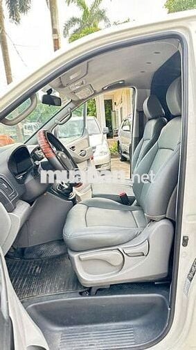 Hyundai Starex tải van 2015 số sàn Trắng