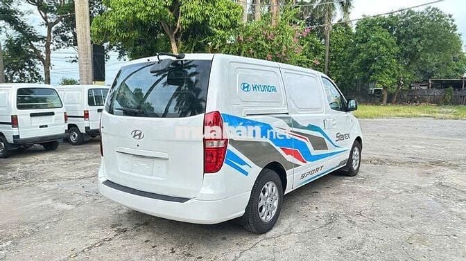 Hyundai Starex tải van 2015 số sàn Trắng