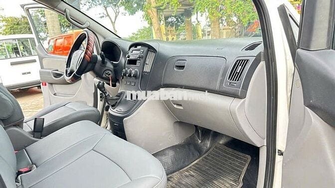 Hyundai Starex tải van 2015 số sàn Trắng