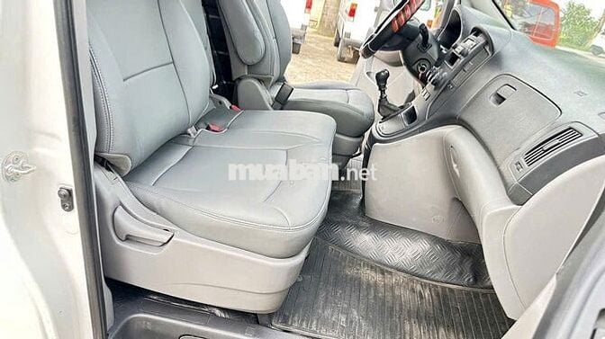 Hyundai Starex tải van 2015 số sàn Trắng