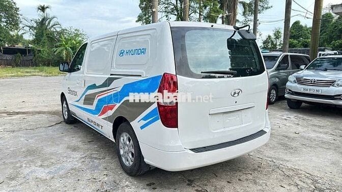 Hyundai Starex tải van 2015 số sàn Trắng