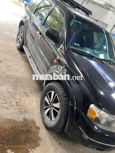 Ford Escape 5 chỗ màu Đen