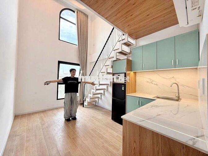 Duplex Gác siêu rộng cao ngay Công Viên Làng Hoa 