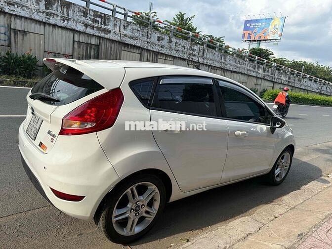 Ford Fiesta Hatchback 2013 Tự động Trắng
