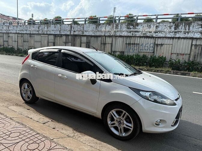 Ford Fiesta Hatchback 2013 Tự động Trắng
