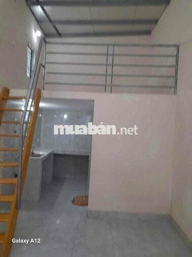 CHO THUÊ NHÀ CẤP 4 TẠI GIANG BIÊN - ÔTÔ ĐỖ CỬA - ĐIỆN NƯỚC GIÁ DÂN