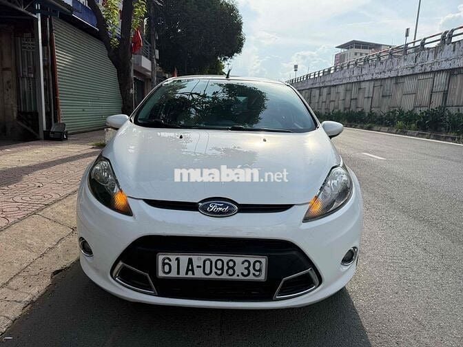 Ford Fiesta Hatchback 2013 Tự động Trắng