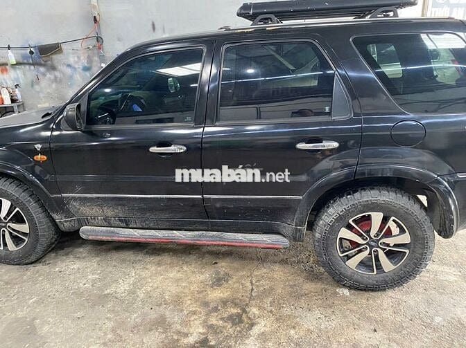 Ford Escape 5 chỗ màu Đen