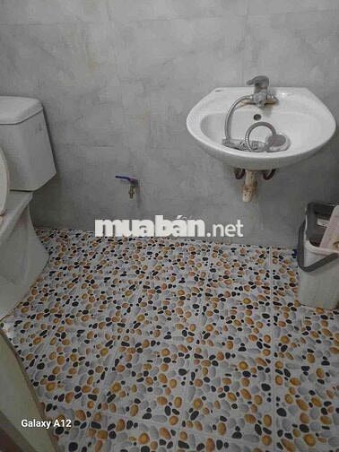 CHO THUÊ NHÀ CẤP 4 TẠI GIANG BIÊN - ÔTÔ ĐỖ CỬA - ĐIỆN NƯỚC GIÁ DÂN