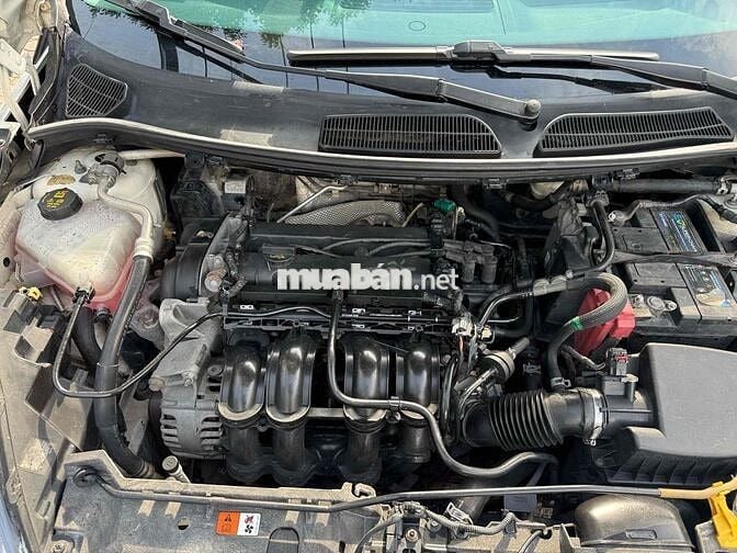Ford Fiesta Hatchback 2013 Tự động Trắng