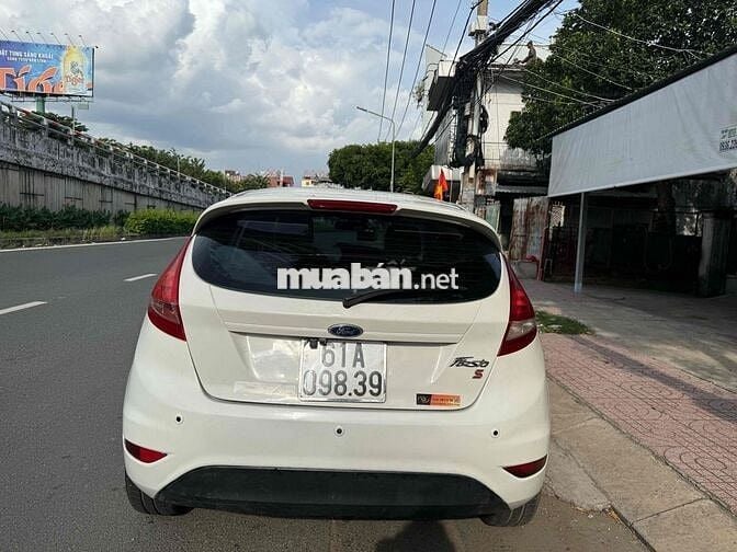 Ford Fiesta Hatchback 2013 Tự động Trắng
