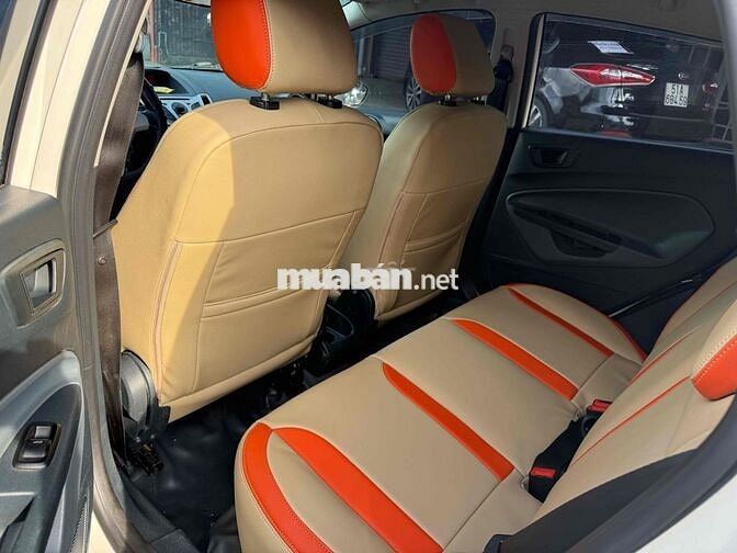 Ford Fiesta Hatchback 2013 Tự động Trắng