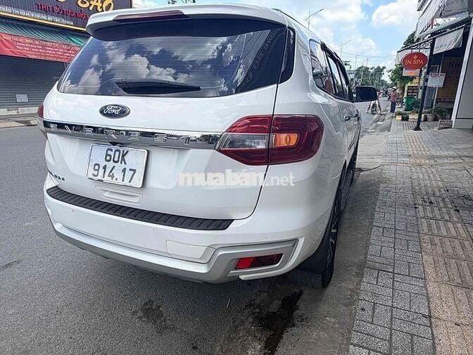Ford Everest Titanium 2021 Trắng