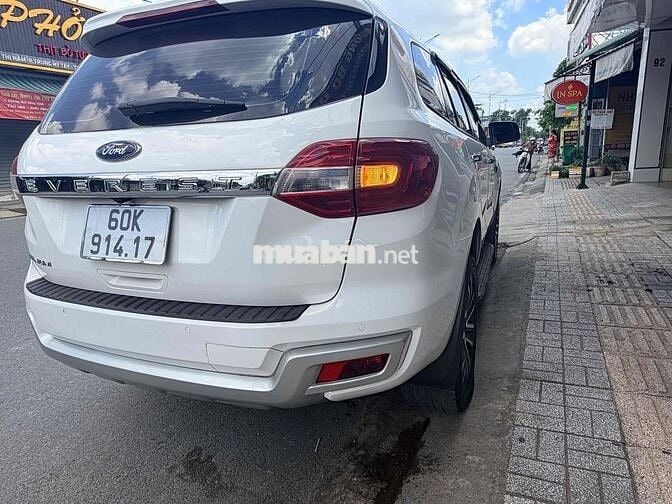 Ford Everest Titanium 2021 Trắng