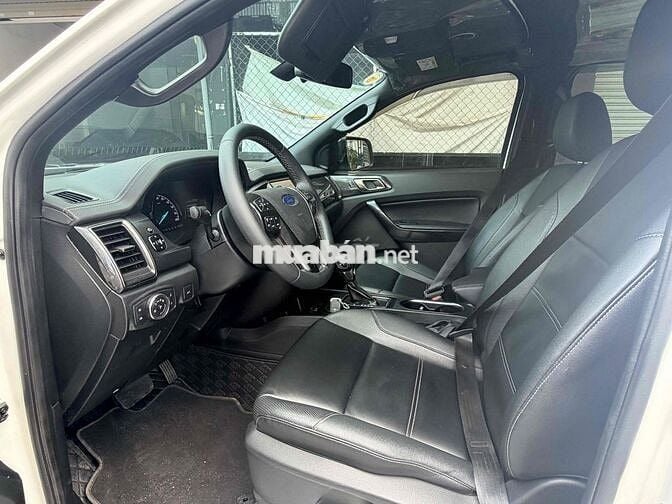 Ford Everest Titanium 2021 Trắng