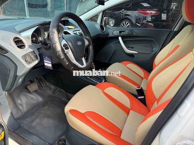 Ford Fiesta Hatchback 2013 Tự động Trắng