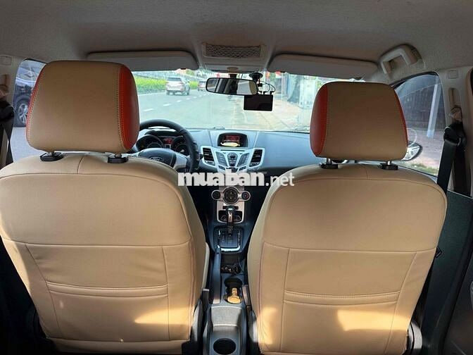 Ford Fiesta Hatchback 2013 Tự động Trắng