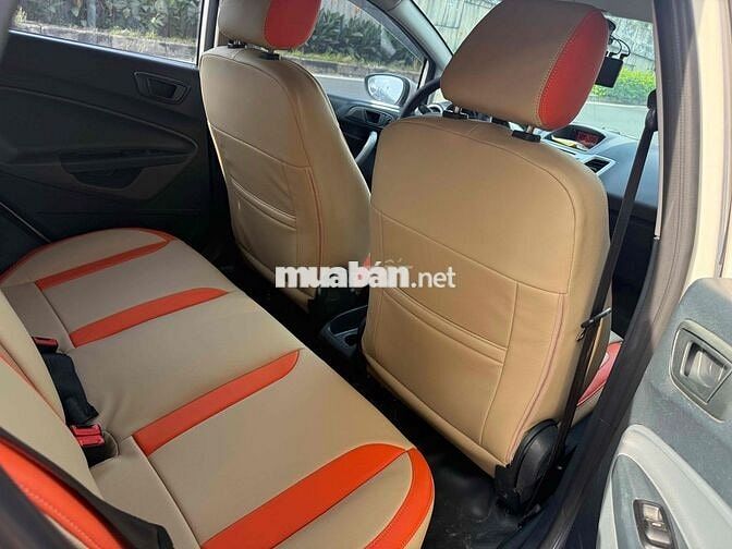 Ford Fiesta Hatchback 2013 Tự động Trắng