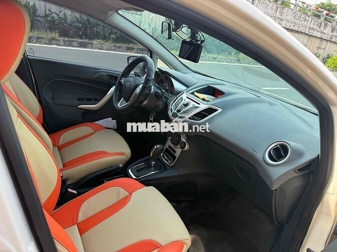 Ford Fiesta Hatchback 2013 Tự động Trắng