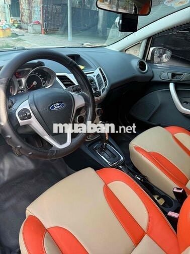 Ford Fiesta Hatchback 2013 Tự động Trắng