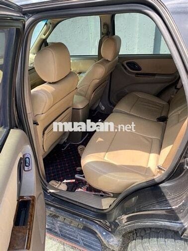 Ford Escape 5 chỗ màu Đen
