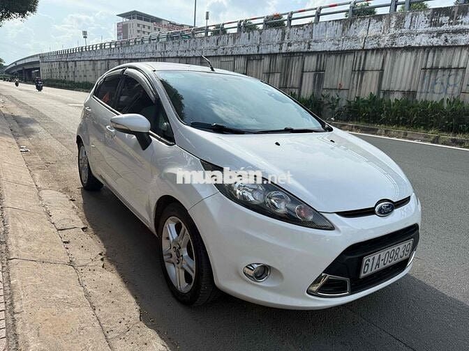 Ford Fiesta Hatchback 2013 Tự động Trắng