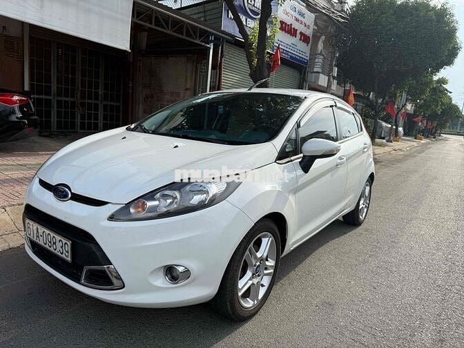 Ford Fiesta Hatchback 2013 Tự động Trắng