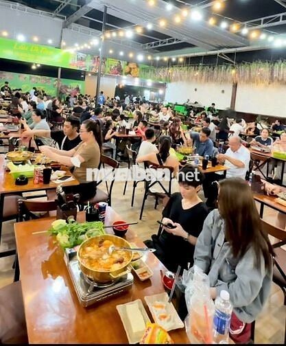  NHÂN VIÊN PHỤC VỤ LẨU DÌ TÂM HÀ NỘI