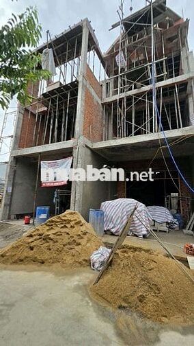 BÁN GẤP ĐẤT THỔ CƯ  5 X 20 XÂY DƯNG TỰ DO 1 TRỆT 3 LẦU