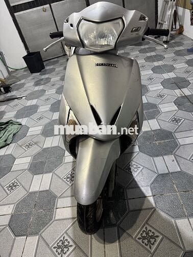 Honda Lead Phun xăng điện tử Ghi bạc