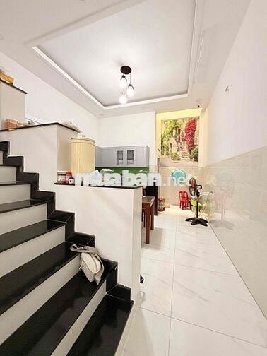 cho thuê nhà Thạnh xuân 22 sân ô tô 4 phòng ngủ 5wc sân thượng