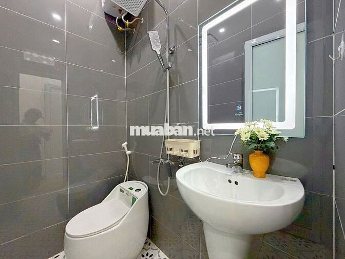  Nhà 3 tầng 4PN 4WC đẹp tại trung tâm thành phố