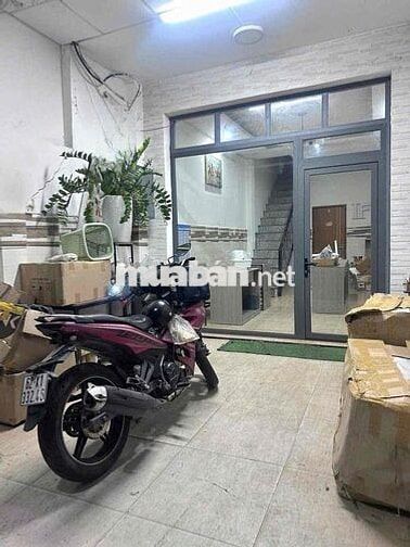 NC đinh bộ lĩnh ( sát mặt tiền ) 3pn . đối diện bến xe . ngang 4m
