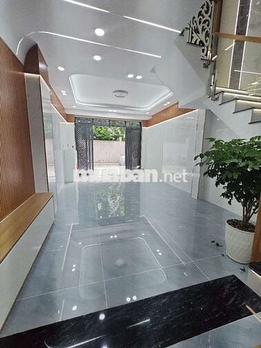 Nhà gần CVPM Quang Trung, 4mx13m, 1 trệt 1 lửng 3 lầu có gara xe hơi