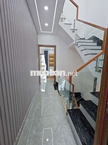 Nhà gần CVPM Quang Trung, 4mx13m, 1 trệt 1 lửng 3 lầu có gara xe hơi