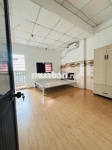 NC đinh bộ lĩnh ( sát mặt tiền ) 3pn . đối diện bến xe . ngang 4m