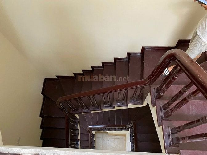 Cho thuê nhà nguyên căn 4 tầng khu phân lô tại Trung Kính ngõ Ô TÔ