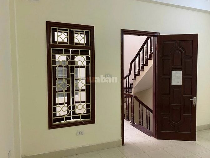 Cho thuê nhà nguyên căn 4 tầng khu phân lô tại Trung Kính ngõ Ô TÔ