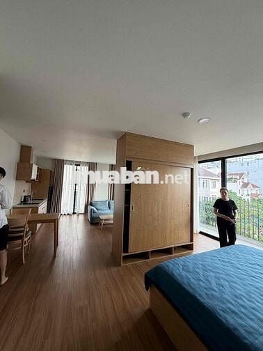 Căn hộ rộng 50m2 ban công to trãi dài ở Phố Phan Đăng Lưu gần Hoang Sa