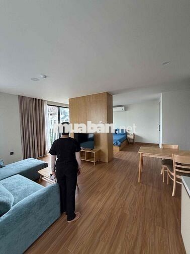 Căn hộ rộng 50m2 ban công to trãi dài ở Phố Phan Đăng Lưu gần Hoang Sa