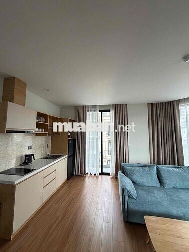 Căn hộ rộng 50m2 ban công to trãi dài ở Phố Phan Đăng Lưu gần Hoang Sa