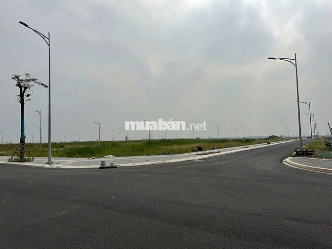 Sang nhượng lô đất nền mặt tiền đường 18m đối diện KCN Tân Đô