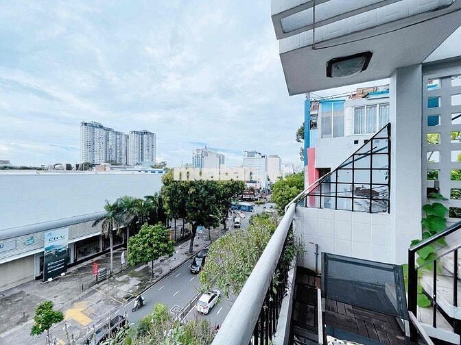 Thang Máy - Hầm Xe - 1PN - Tách Bếp - Balcon Trục 3/2 Quận 10