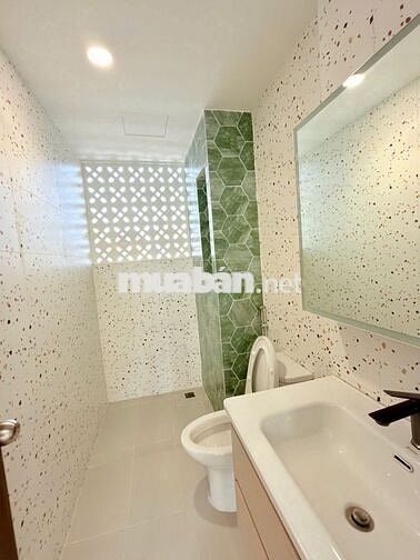 Bán nhà mới BTCT 5 tầng Quận 5 sát Quận 1 