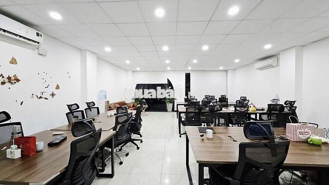 Cho thuê VP 75m2 chỉ 15tr, sẵn nội thất làm việc - Vạn Phúc City