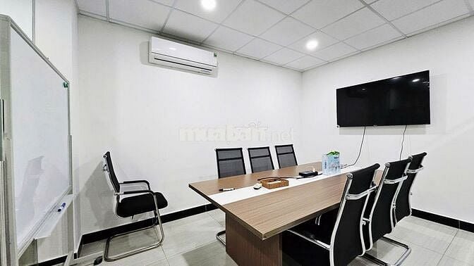 Cho thuê VP 75m2 chỉ 15tr, sẵn nội thất làm việc - Vạn Phúc City