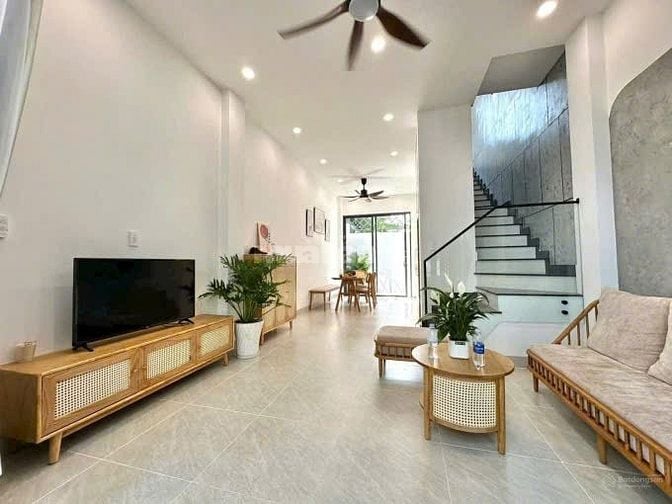 Bán gấp căn 5,5 tỷ đường Nguyễn Ảnh Thủ, Quận 12 diện tích 65 m2 